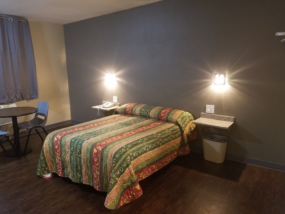 Travel Time Motel - photo 30