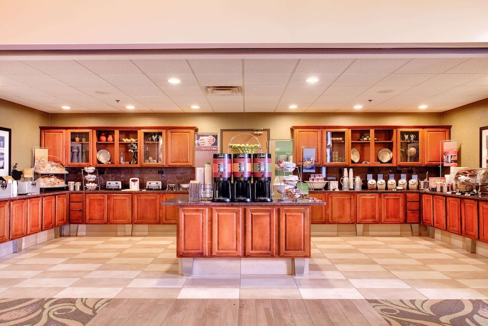Hampton Inn & Suites Addison - photo 21
