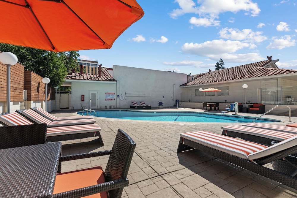 Vagabond Inn Executive Old Town - photo 46