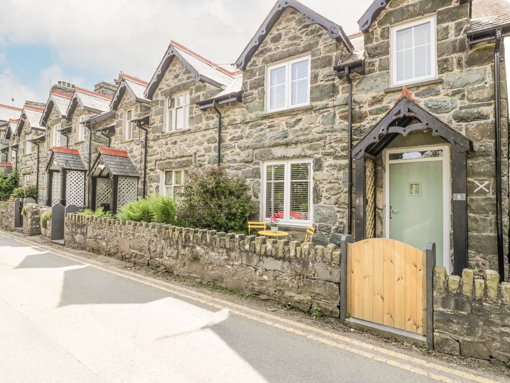 Y Bwthyn — hotel in Llanbedr