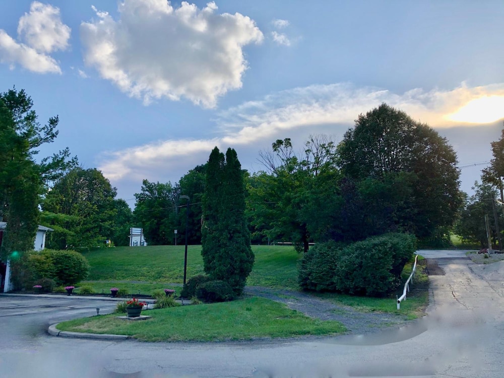 Rolling Hills Motel - photo 26