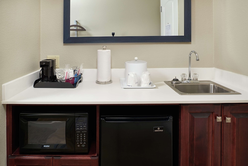 Hampton Inn & Suites Rogers - photo 19