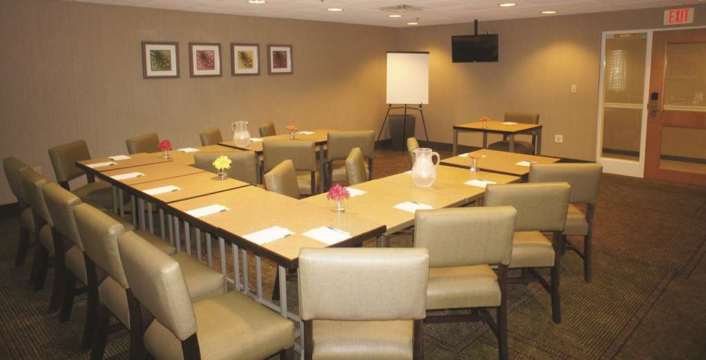La Quinta Inn & Suites by Wyndham Boston Somerville - photo 42