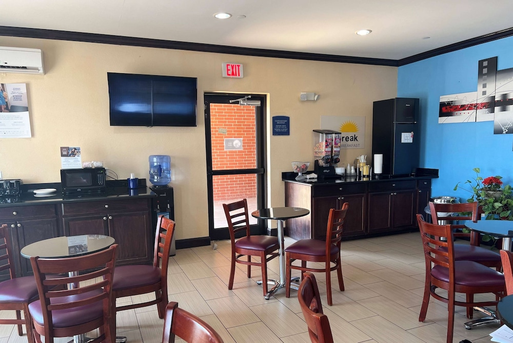 Days Inn by Wyndham Alva - photo 27