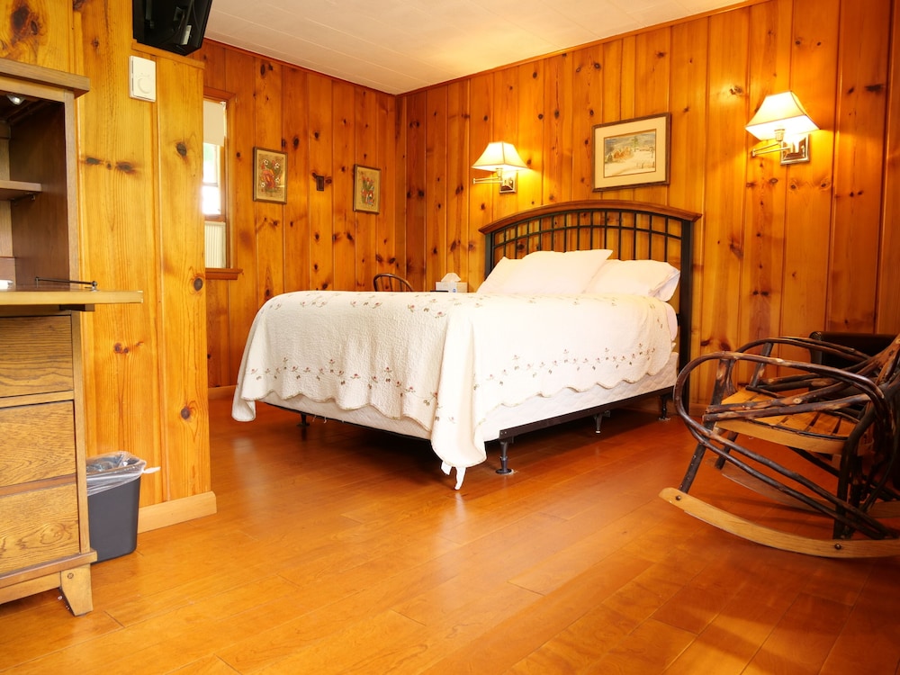Ludington Blue Spruce Inn - photo 6