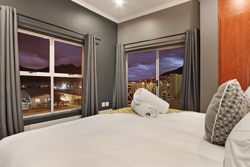 Villa de la Mer Hout Bay Beachfront