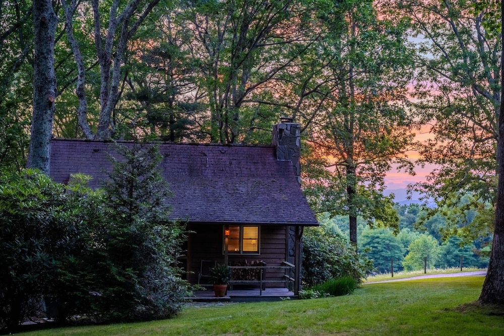 Fire Mountain Inn Cabins & Treehouses - photo 97