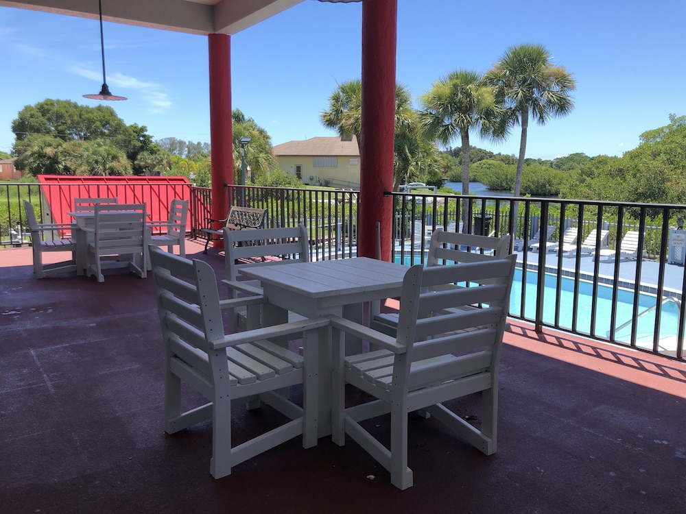 Sun Coast Inn - photo 29