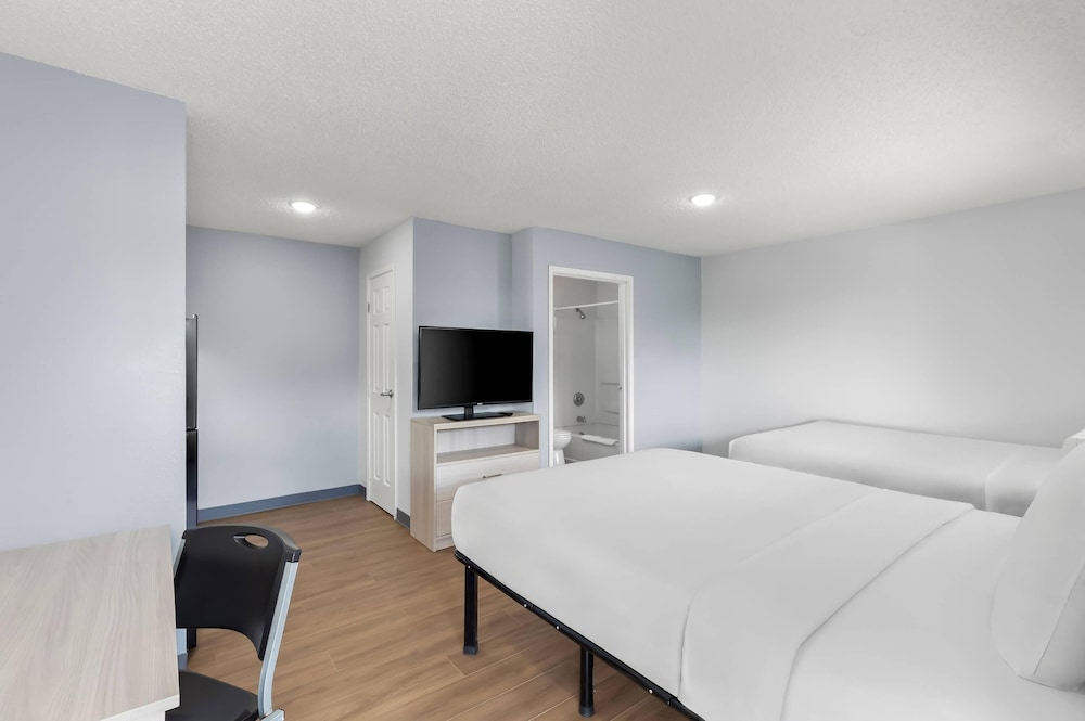 Birch Hill Suites Lakeland - photo 16