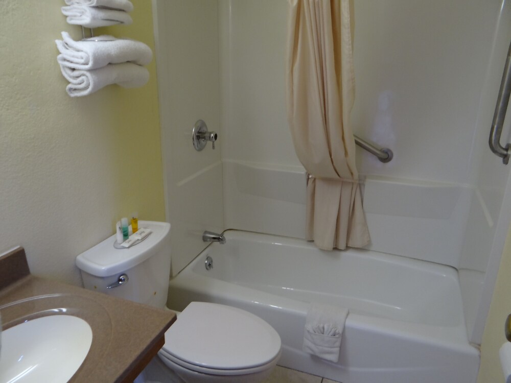 American Inn Sedalia - photo 20