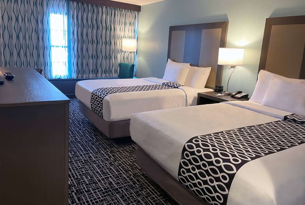 La Quinta Inn and Suites by Wyndham Jonesboro - photo 17
