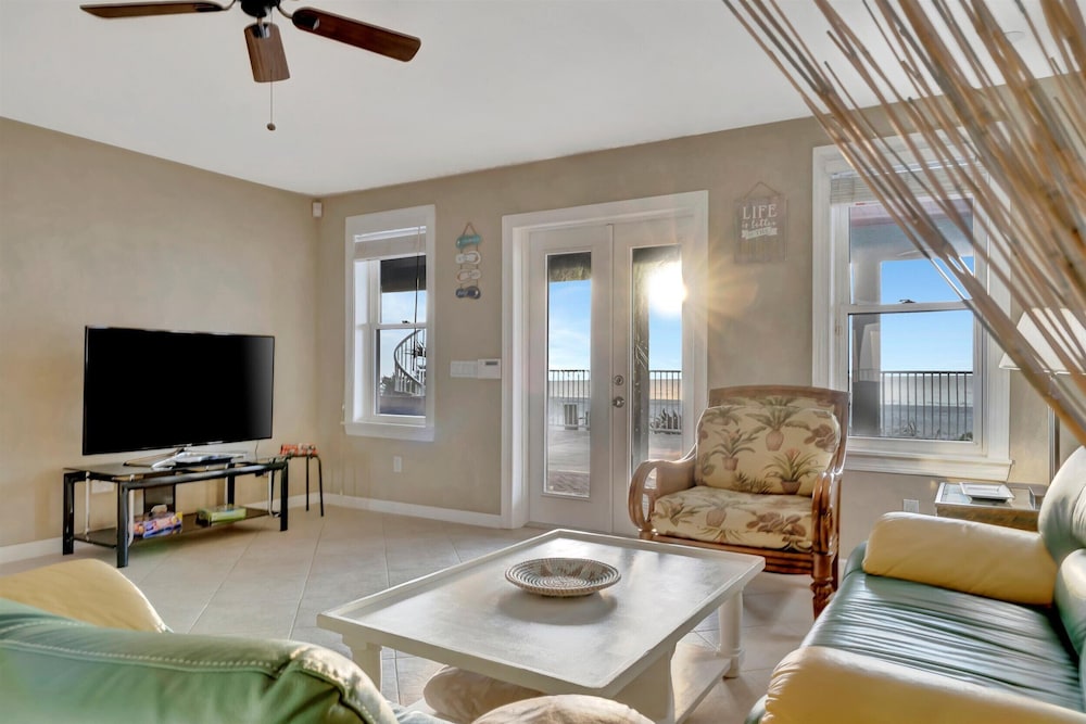Stones Throw Beachfront Luxury Suites - photo 46