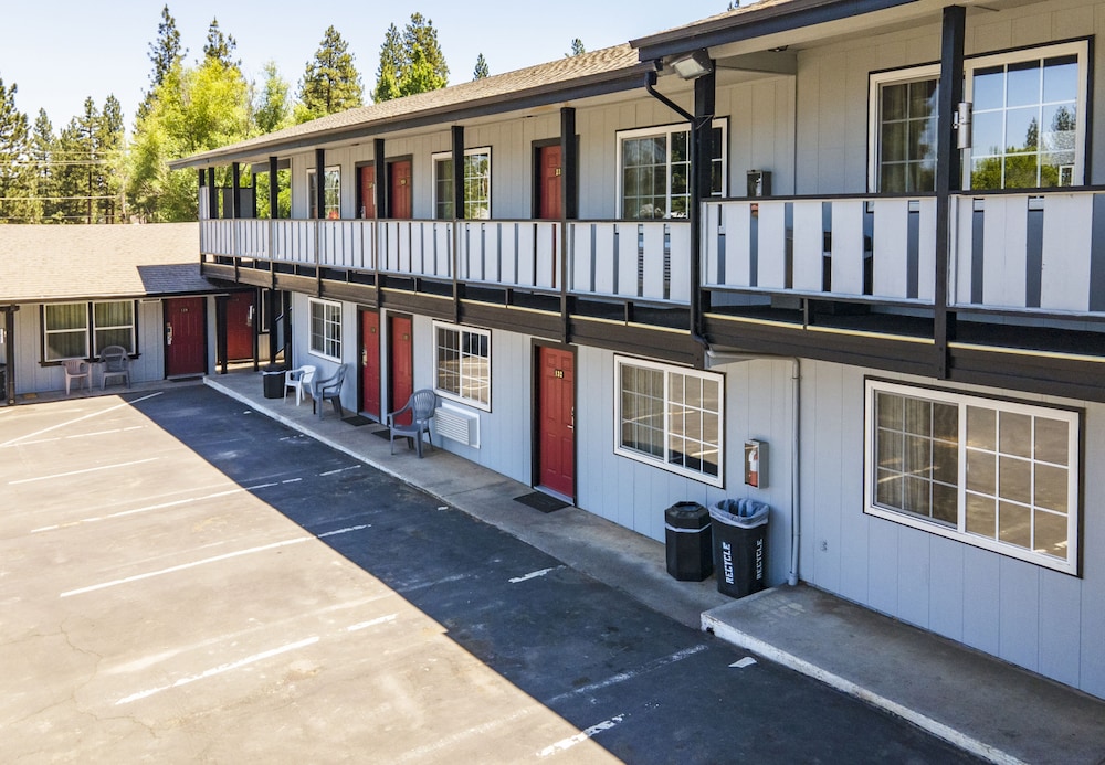 Charm Motel & Suites - photo 83