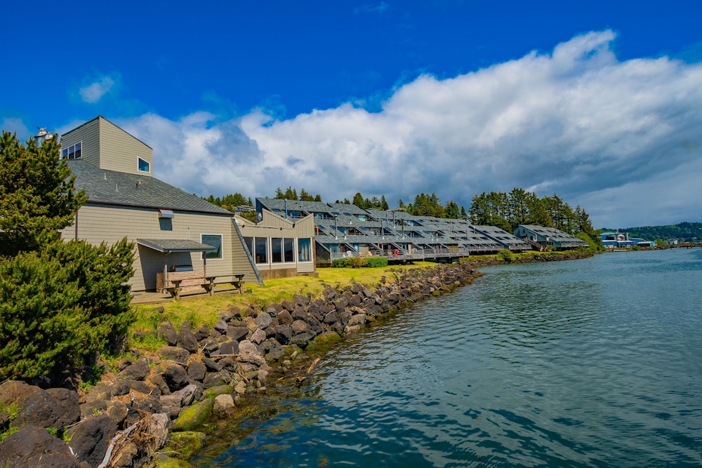 Embarcadero Resort Hotel & Marina - photo 103