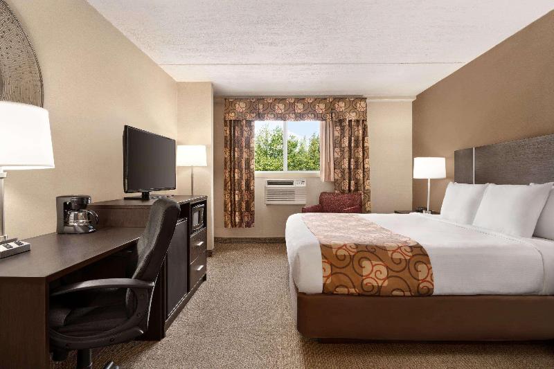 Spark by Hilton Portland Airport Maine Mall - photo 14