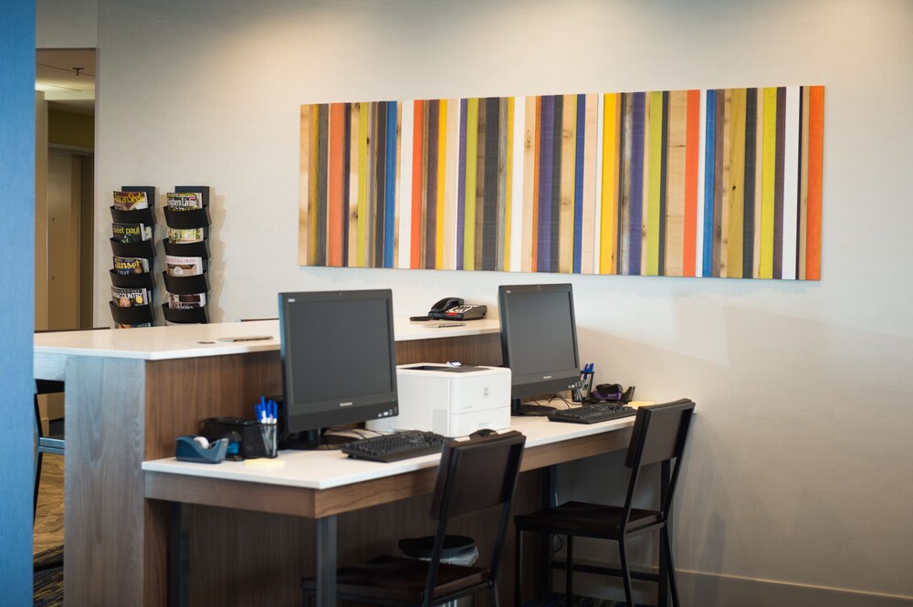Holiday Inn Express & Suites Rock Falls by IHG - photo 17
