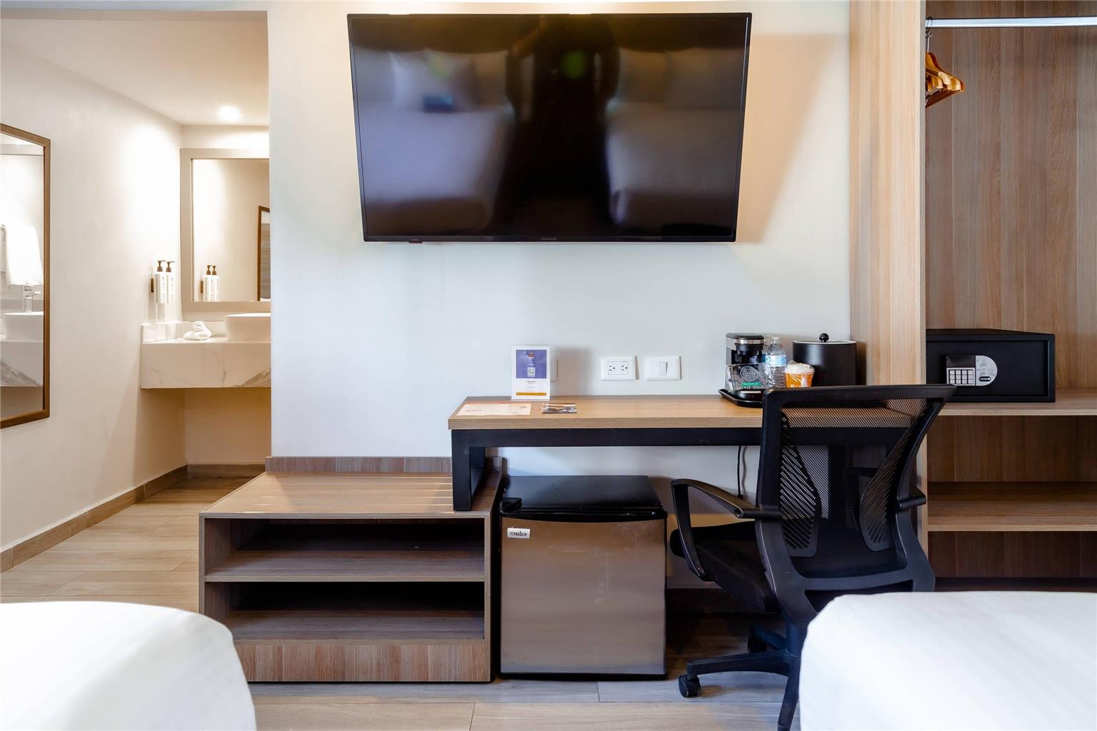 Guest room