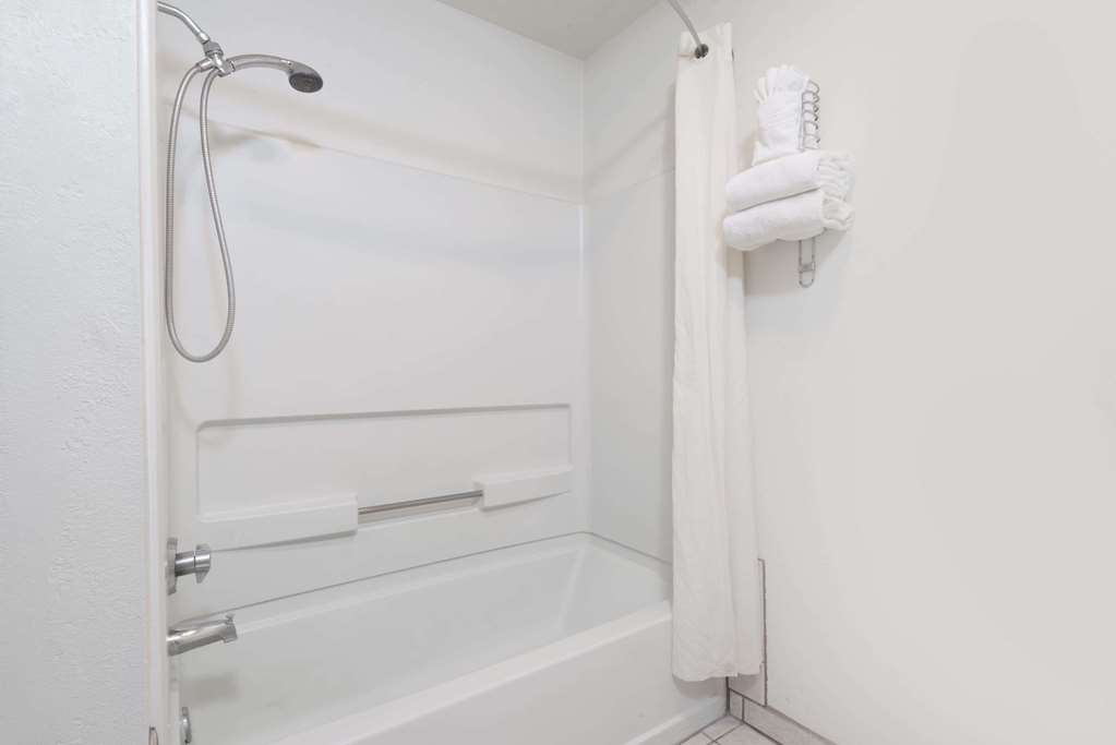 Super 8 by Wyndham Bernalillo - photo 8