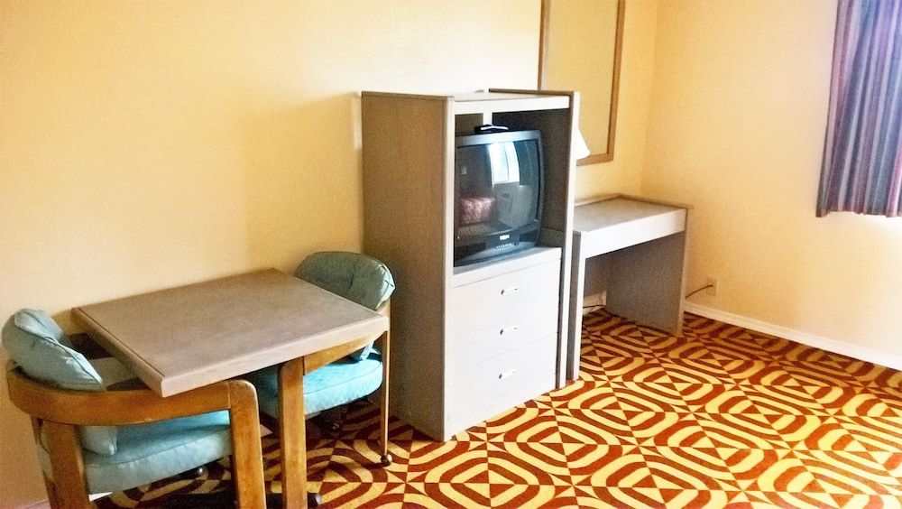 Portland Value Inn and Suites - photo 2