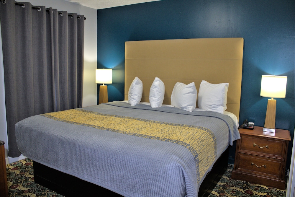 Hometowne Inn & Suites - photo 22