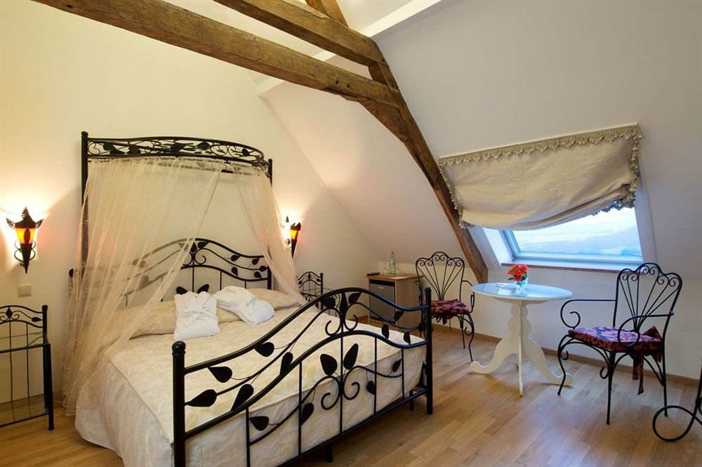 Burghaus Kronenburg - carbon neutral hotel in Dahlem