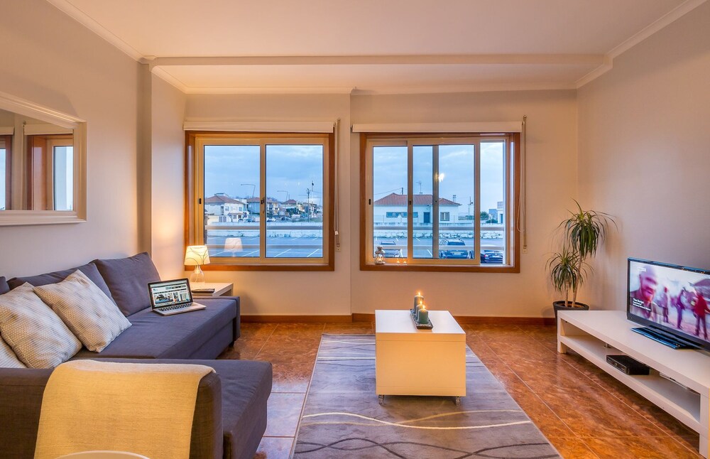 Feel Porto Beach & Surf Apartment — 4-Star Luxury Hotel in Vila Nova De Gaia, Portugal