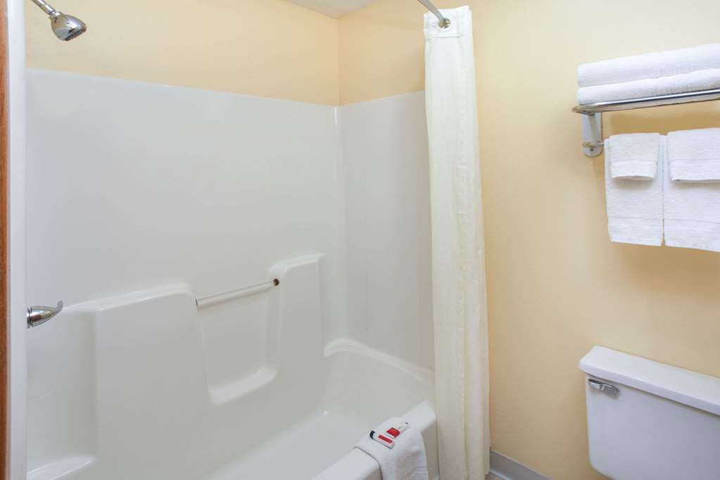 Super 8 by Wyndham Anamosa IA - photo 6