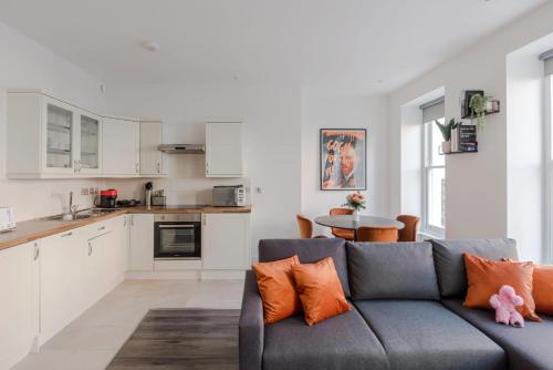 Gleaming 1 bed Apartment by Oxford Circus — 4-Star Luxury Hotel in London, United Kingdom
