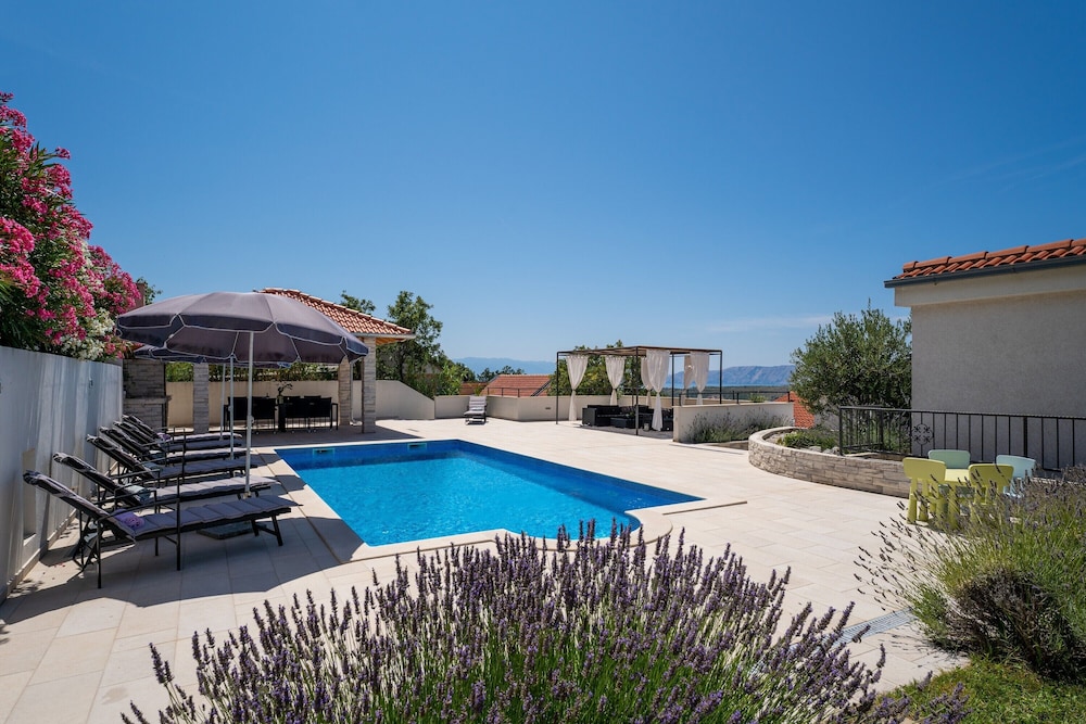 Pool House Edita — 4-Star Luxury Hotel in Bribir, Croatia