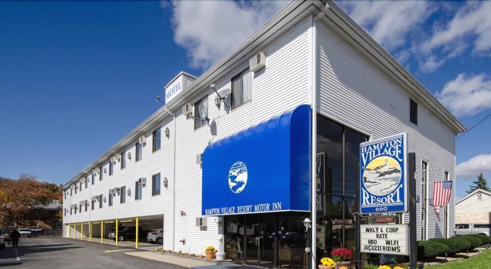 Hampton Village Inn — Hampton