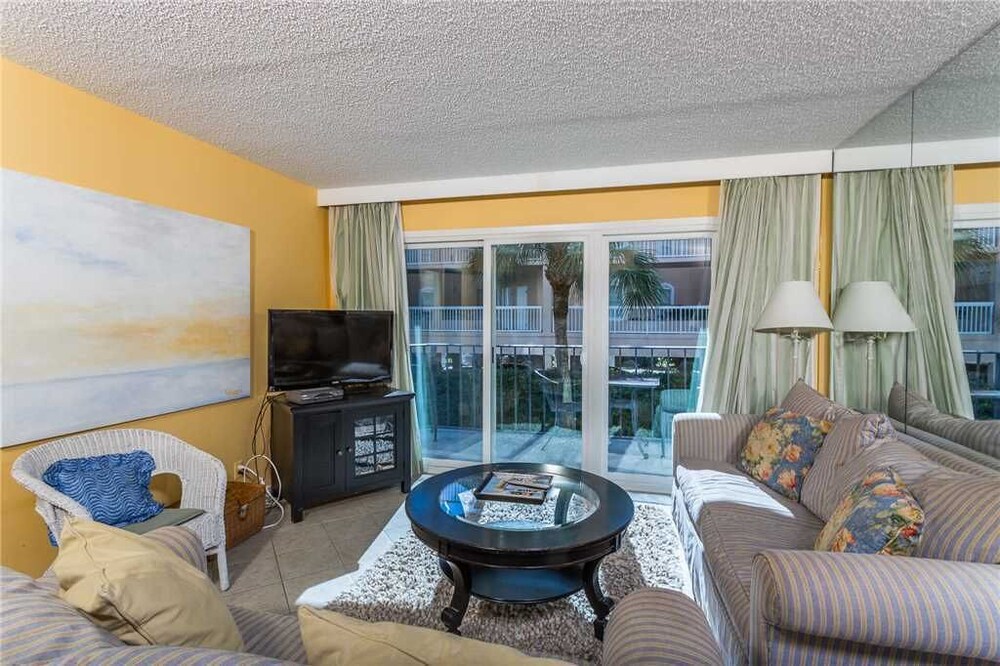 Beach Club #136 2 Br Condo — 4-Star Luxury Hotel in Saint Simons Island, United States