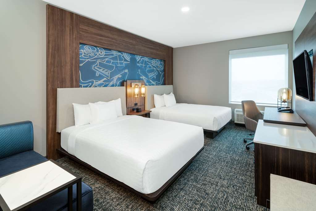 La Quinta Inn & Suites by Wyndham Nashville Downtown Stadium - photo 16