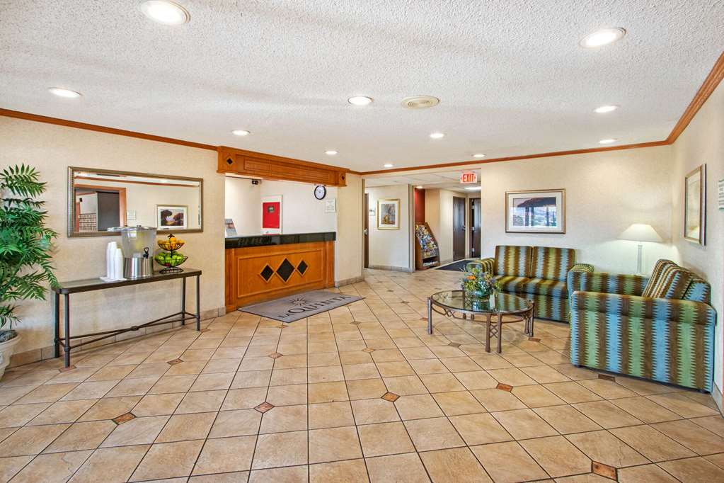 La Quinta Inn & Suites by Wyndham Albuquerque Journal Ctr NW - photo 7