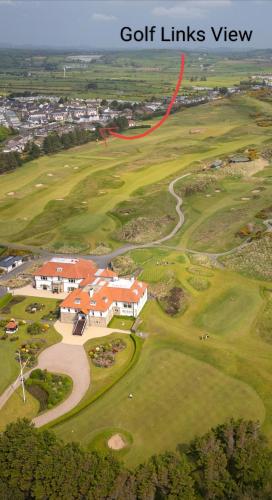 Golf Links Cottage Views of Royal County Down Golf Course — 4-Star Luxury Hotel in Newcastle, United Kingdom