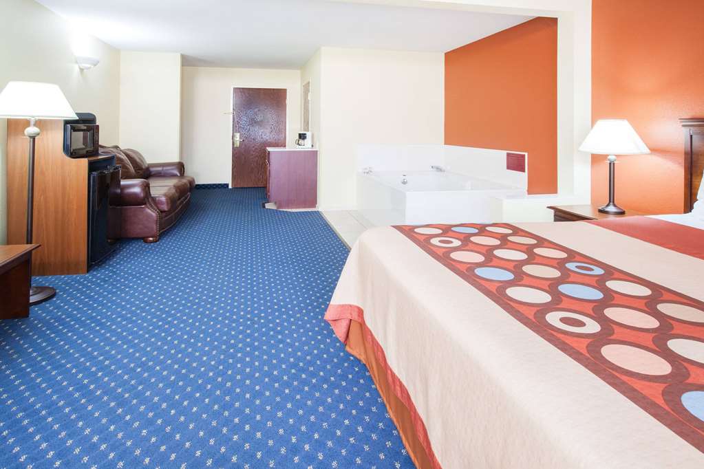 Super 8 by Wyndham White Hall - photo 12