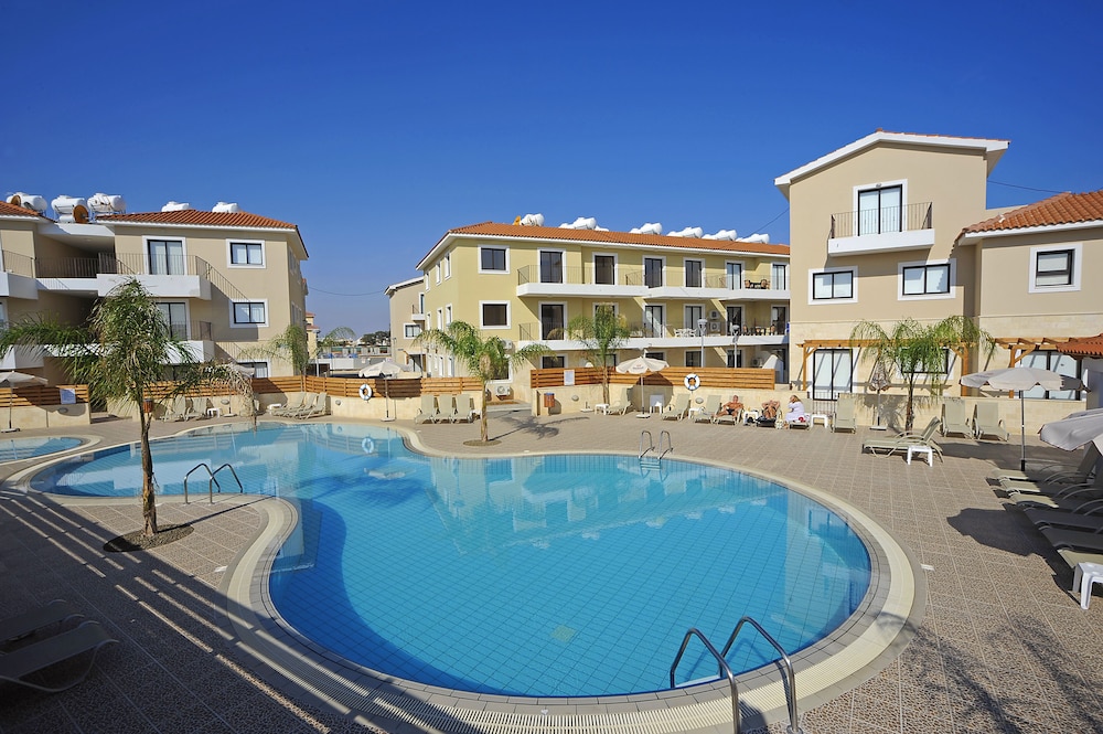 Kyklades Resort Spa — Paralimni