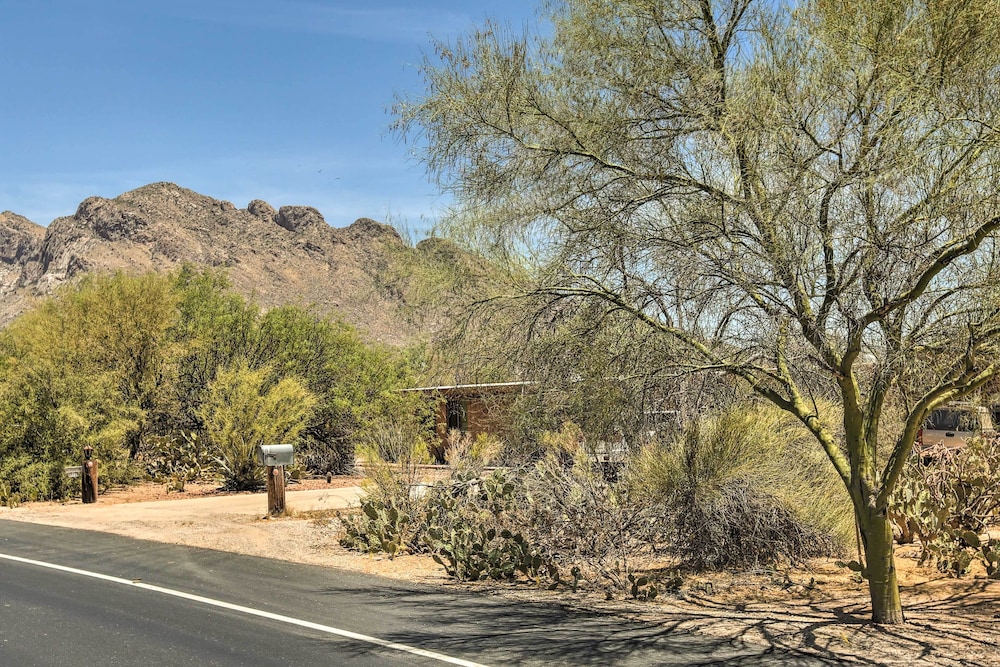 Oro Valley Retreat w Pool Spa & Rooftop Views - photo 33