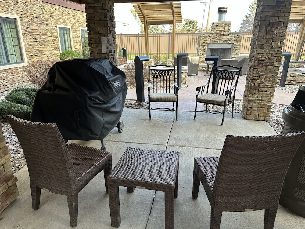 Staybridge Suites Minot by IHG - photo 32
