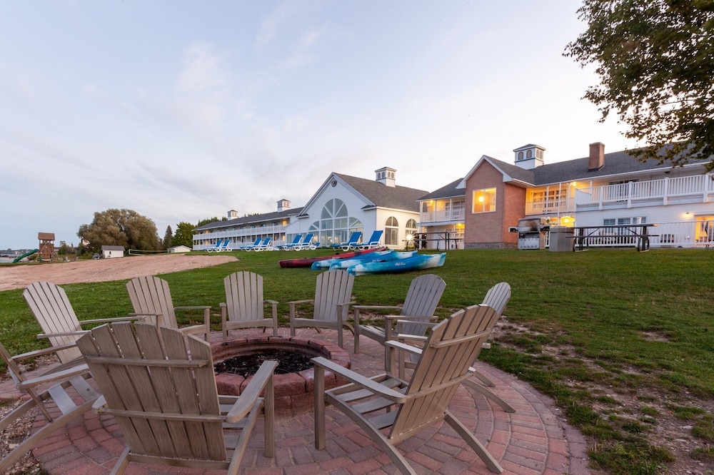 Baymont by Wyndham St. Ignace Lakefront - photo 28