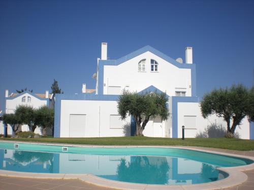 Casa Tedi Alto do Perogil Tavira 3 Bedroom 3 Bathroom villa large Pool exquisite Gardens & Air conditioning — 4-Star Luxury Hotel in Tavira, Portugal