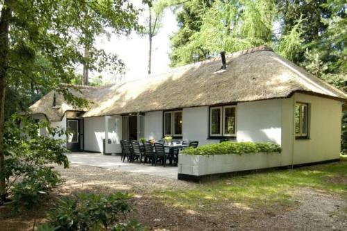 Familiehuis de Lariks 12 persoons villa op de Veluwe — 4-Star Luxury Hotel in Otterlo, Netherlands
