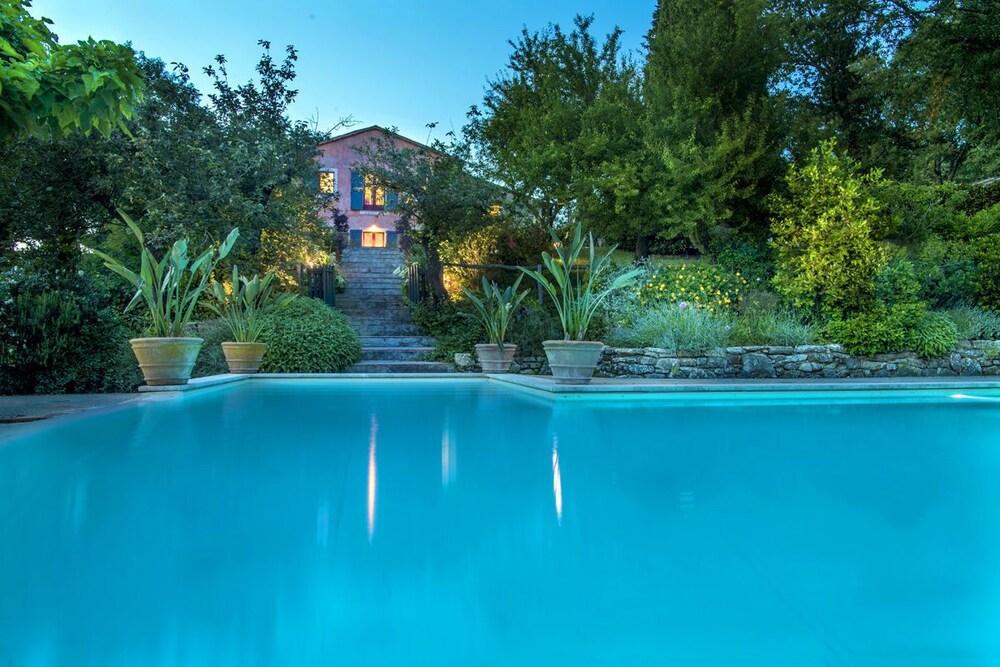 Villavetrichina — 4-Star Luxury Hotel in San Casciano Dei Bagni, Italy