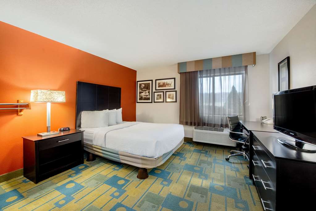 La Quinta Inn & Suites by Wyndham Mansfield OH - photo 33