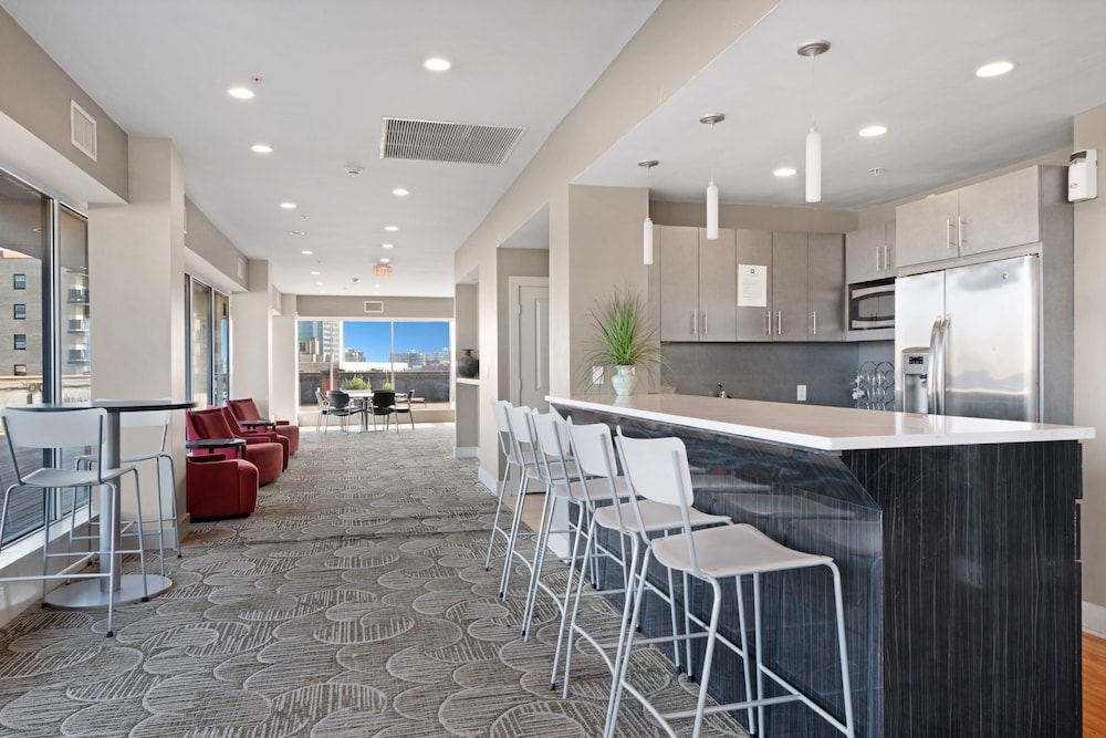 Global Luxury Suites on Prospect Street - photo 26