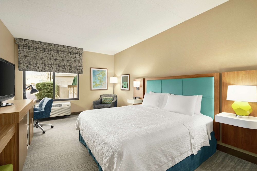 Hampton Inn Portland Airport - photo 13