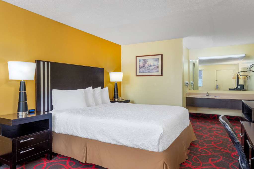 Travelodge by Wyndham Richmond IN - photo 13