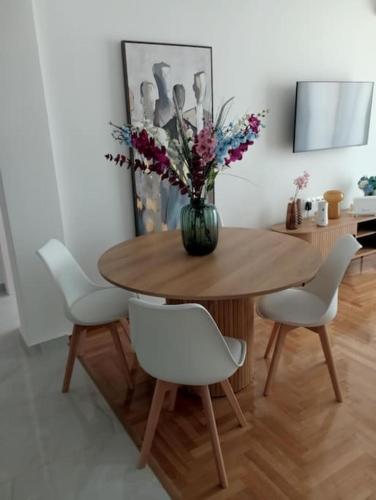 Modern 2 bedroom Apartment near Kallimarmaro and Alsos — 4-Star Luxury Hotel in Athens, Greece