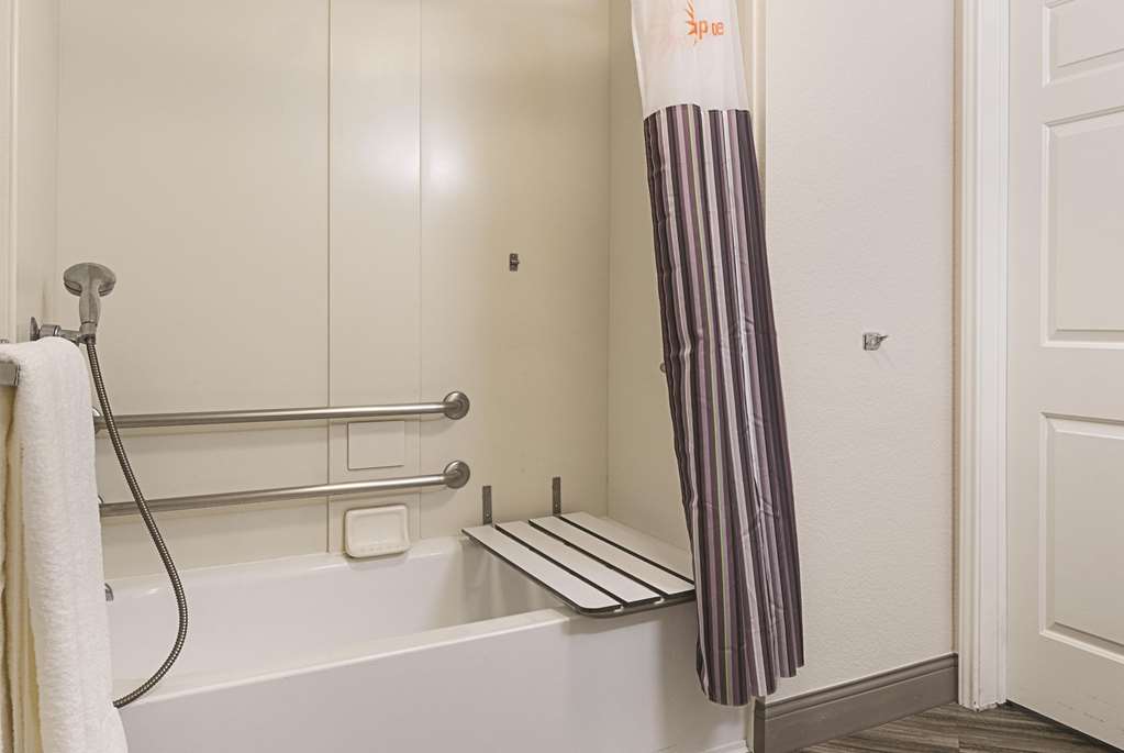 La Quinta Inn & Suites by Wyndham Ontario Airport - photo 42