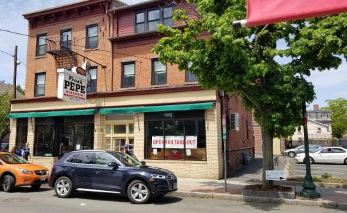 Beautiful Wooster Sq. getaway great neighborhood — 4-Star Luxury Hotel in New Haven, United States