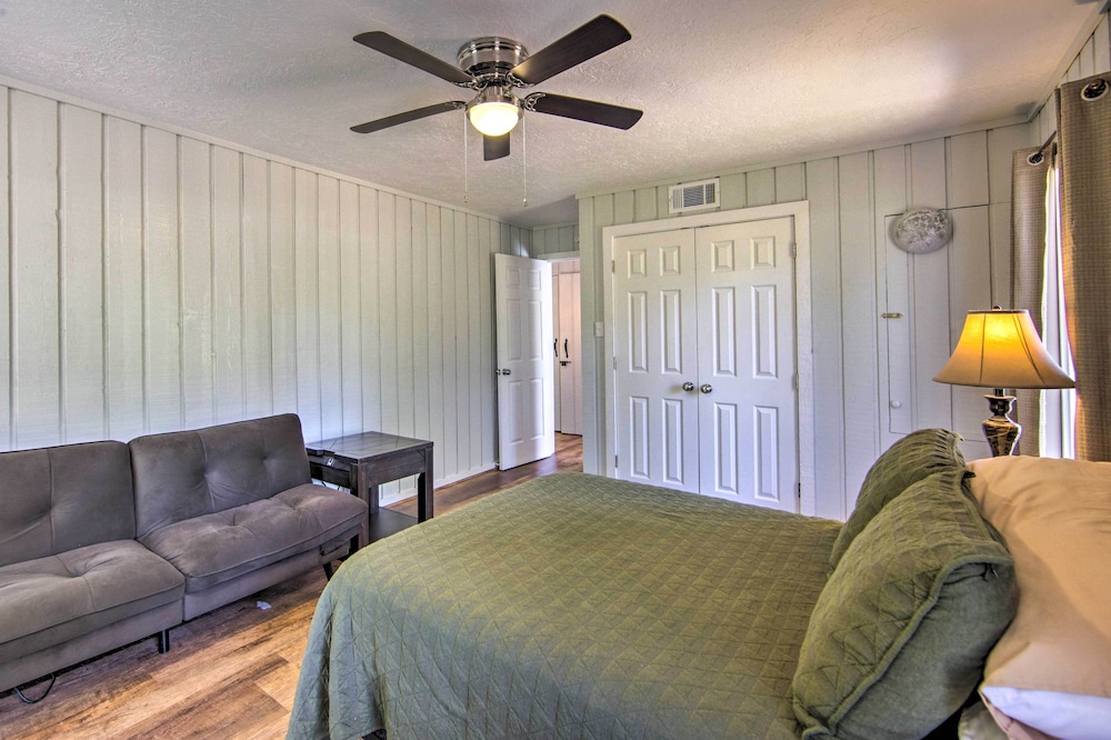 Brookeland Resort Cabin with Golf and Lake Access - photo 7